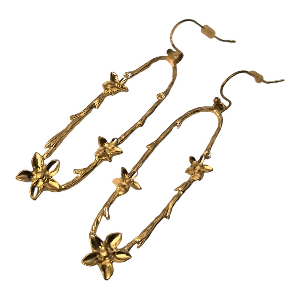 Intricate Floral Vine Detailed Lite Weight Dangle Drop Gold Earrings